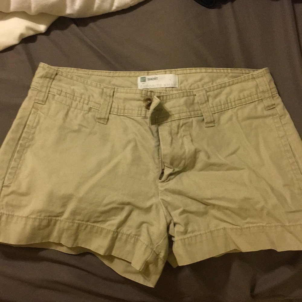 Kaki shorts
